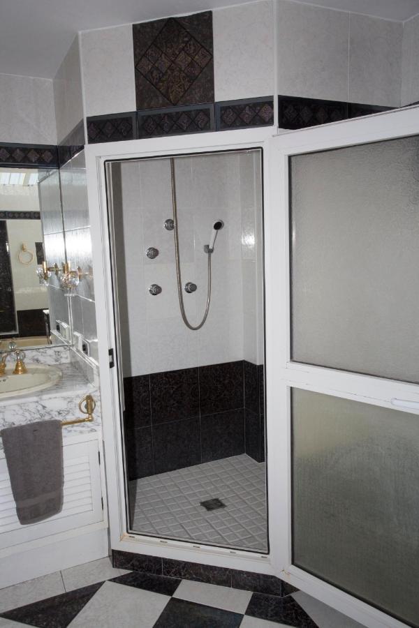 Alojamiento El Chaparro Barbate Junto A La Venta El Loro Exterior foto