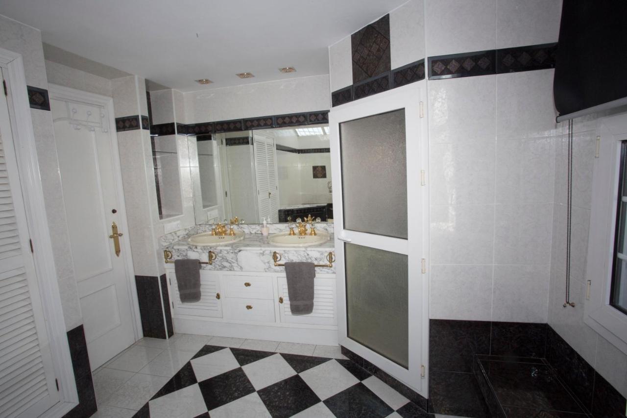 Alojamiento El Chaparro Barbate Junto A La Venta El Loro Exterior foto